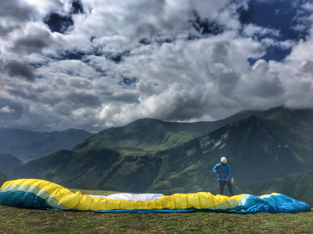 paragliding in gudauri